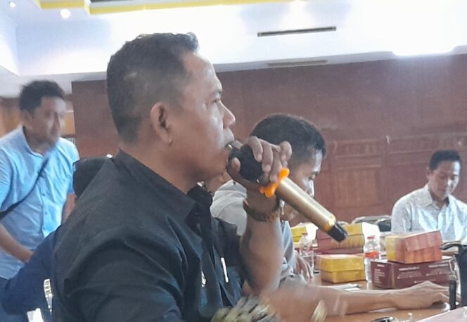 
Datangi Kantor Pemkab Pasuruan, Sejumlah Aktivis Pertanyakan Soal Polemik Anggaran Siluman