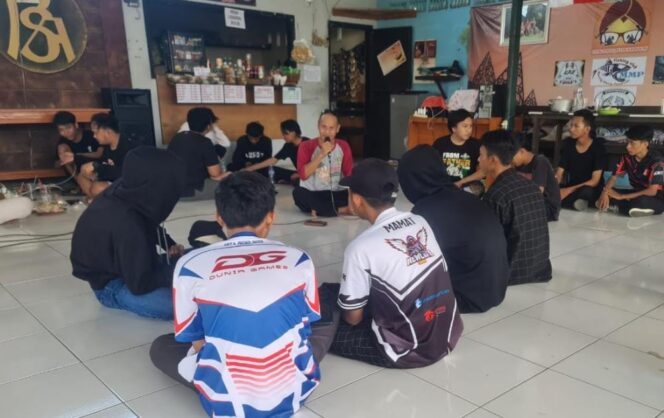 
Bonek Sakera Pasuruan Gelar Doa Bersama untuk Korban Tragedi Kanjuruhan