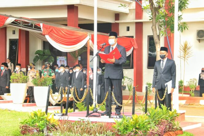 
Upacara Hari Jadi Provinsi Jawa Timur ke-77, Gus Ipul: Banyak Kontribusi Jatim untuk Indonesia