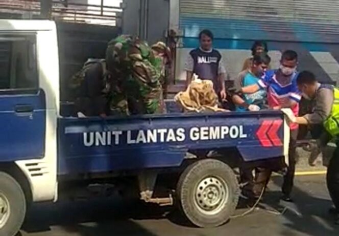 
Pelajar di Pasuruan Tewas Terlindas Truk