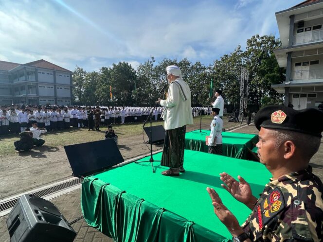 
Pimpin Apel Hari Santri, Ketum PBNU Ucapkan Terima Kasih pada Pemerintahan Jokowi