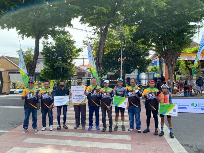 
BPJamsostek Pasuruan Lindungi Atlet Sepeda Peserta Suropati Race 3 Kota Pasuruan