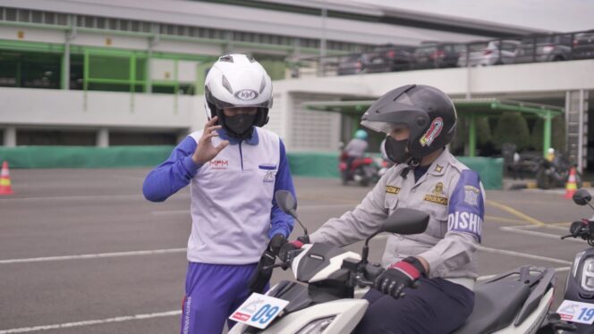 
Puluhan Karyawan Dishub Surabaya Ikut Pelatihan Safety Riding di MPM Safety Riding Course