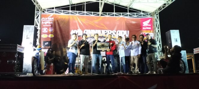 
Ribuan Motor Jadul Hadiri Anniversary Nasional Honda Cub Indonesia di Sidoarjo