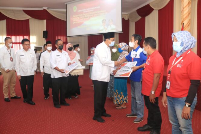 
Pemkot Pasuruan Beri Bantuan Ratusan Buruh Pabrik Rokok dan Perempuan Kepala Keluarga Terima Bantuan Sosial Pemkot Pasuruan