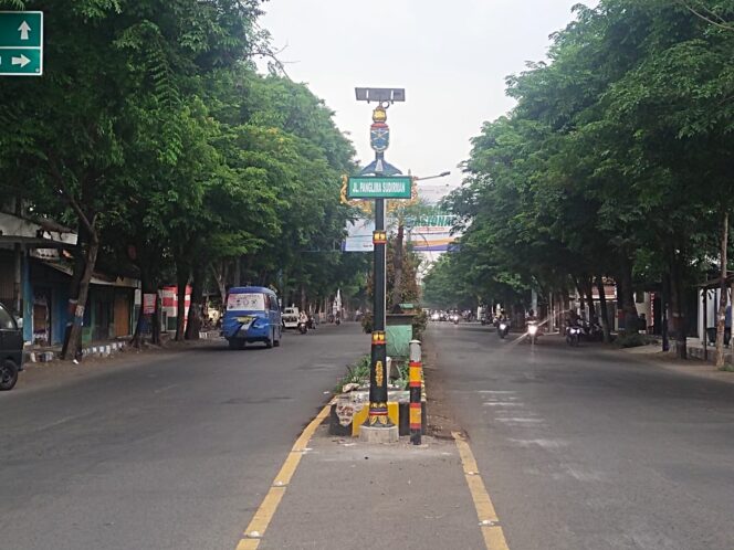 
Dishub Probolinggo Pasang 20 Unit Papan Nama Jalan Solar Cell