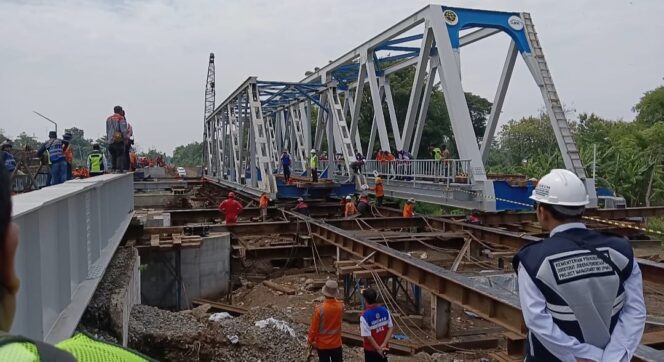 
Anjlok Diterjang Banjir Bandang, BPT Jatim Ganti Jembatan Bayeman 