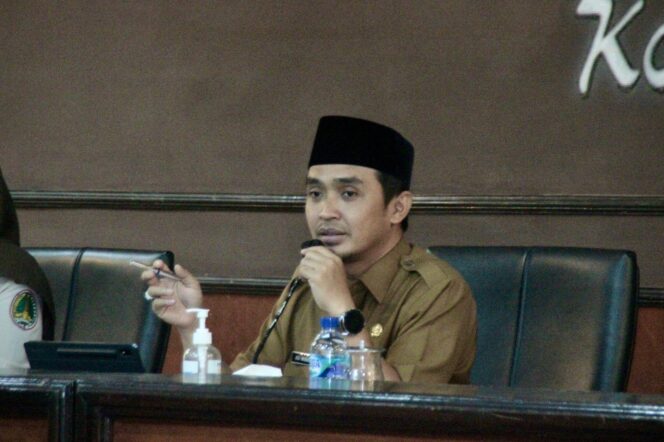
Mas Adi Minta Seluruh Petugas Kelurahan Sosialisasikan Masyarat tentang Pentingnya Bayar PBB-P2