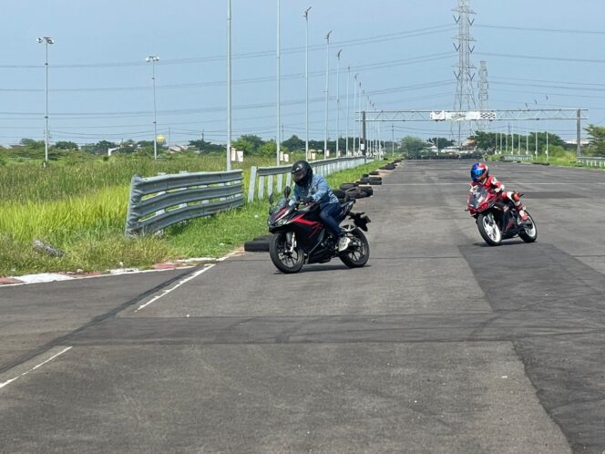 
Konsumen CBR Series Pacu Adrenalin di CBR Cornering Day Surabaya