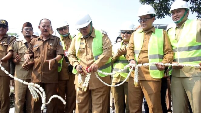 
Tunjang Akses Mobilitas Masyarakat, Ruas Jalan Besuk-Kedungcaluk Diresmikan