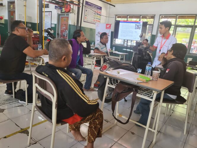 
MPM Honda Jatim Beri Pelatihan Mekanik Penyandang Disabilitas