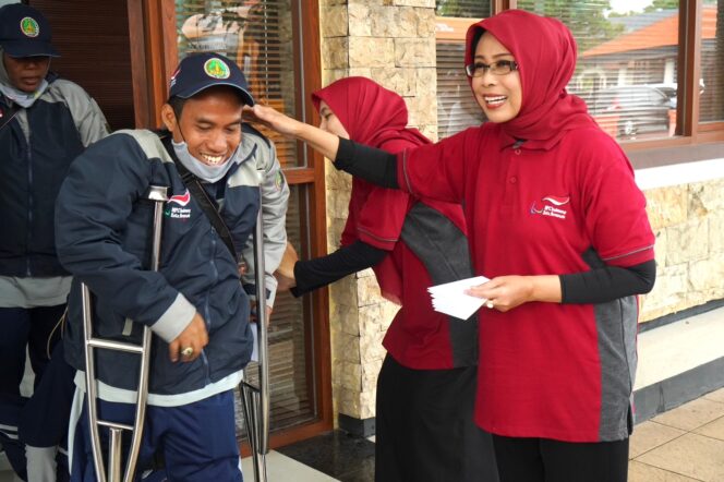 
Puluhan Atlet Paralimpik Diberangkatkan, Fatma: Tetap Jaga Kesehatan dan Kalian Hebat