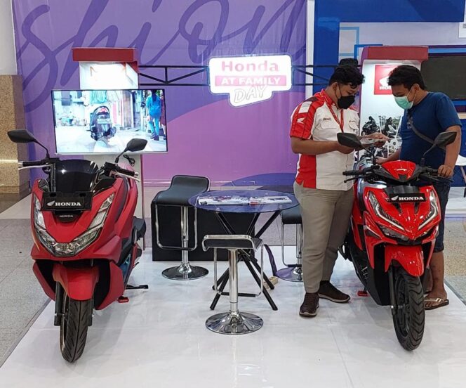 
Hadir dengan Warna Baru, New Honda PCX160 Tampil Makin Mewah