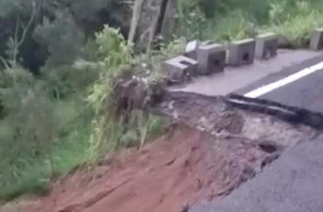 
Jalur Bromo Longsor, Wisatawan Diimbau Waspada
