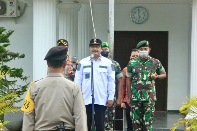 
Malam Tahun Baru Tahun 2023, Wali Kota Pasuruan Pimpin Apel