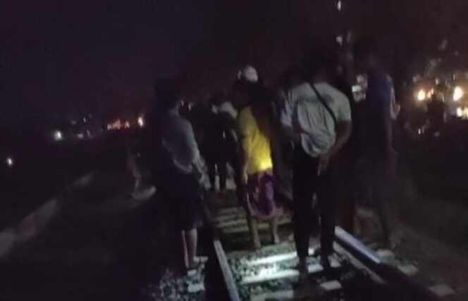 
5 Orang Sekeluarga Tewas Tertabrak Kereta di Pasuruan