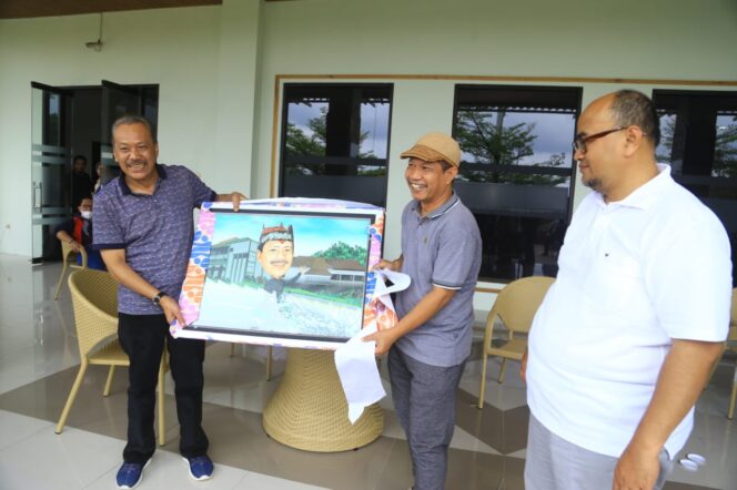 
Purna Tugas, Sekda Probolinggo Ingin Kembangkan Bertani Sayur dan Jaga Warung