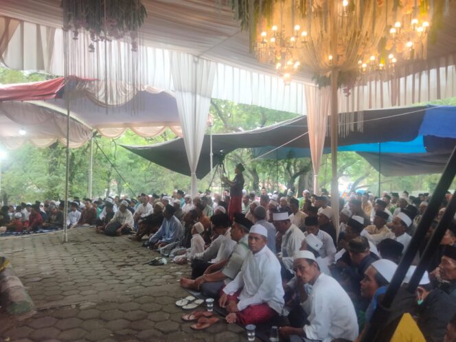 
Ribuan Jamaah Hadiri Haul Segoropuro