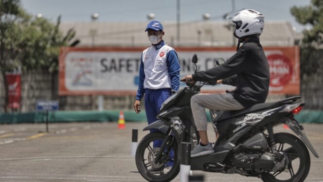 
Tahun Baru Resolusi Baru, Budayakan Berkendara #Cari_Aman