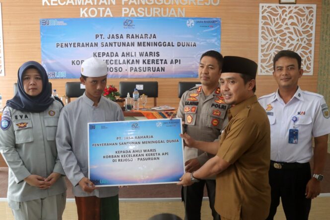 
Wawali Mas Adi Wibowo Serahkan Santunan untuk Korban Laka Kereta Api