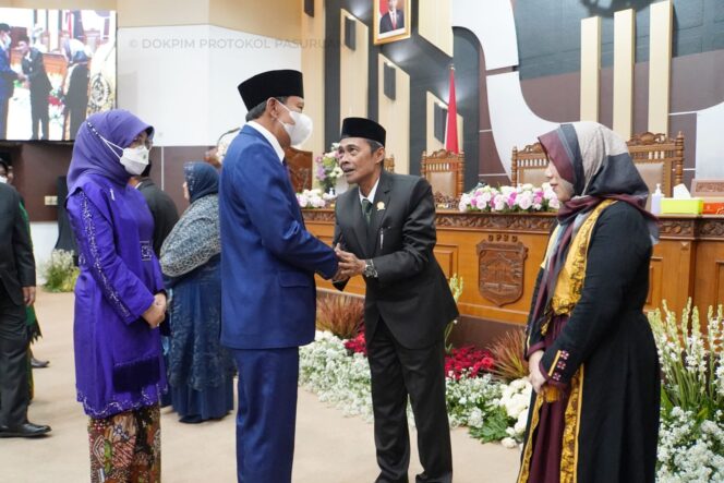 
Ketua DPRD Kabupaten Pasuruan Lantik 2 Anggota PAW