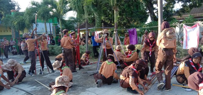 
Ratusan Siswa SMP dan MTs di Probolinggo Latihan Gabungan Solidaritas Pramuka Penggalang