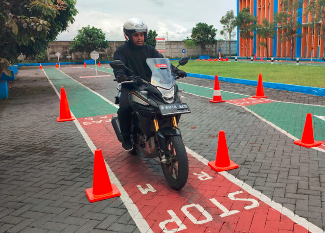 
Begini Teknik Berkendara yang Benar Agar Komponen Sepeda Motor Awet