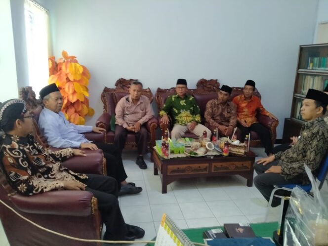 
Silaturahim ke Kemenag, Baznas Probolinggo Sampaikan Rencana Program Optimalisasi ZIS