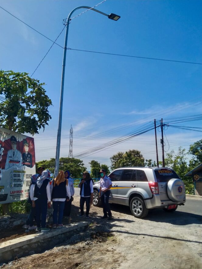 
Komisi 3 DPRD dan Dishub Kabupaten Probolinggo Lakukan Monitoring PJU