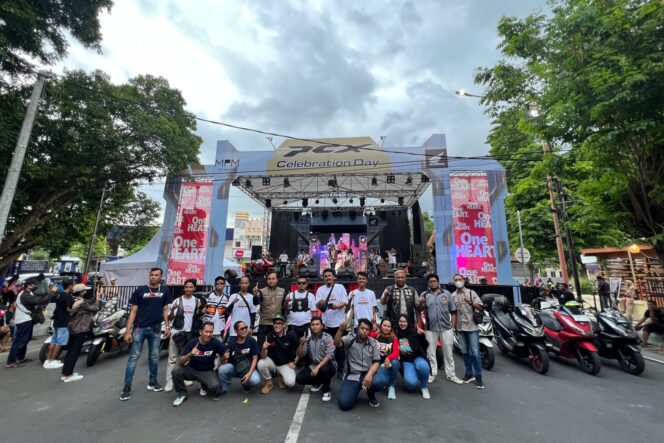 
Pecinta Honda PCX Meriahkan PCX Celebration Day Banyuwangi