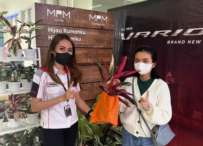 
Hijaukan Bumi, MPM Honda Jatim Ajak Konsumen Peduli Lingkungan