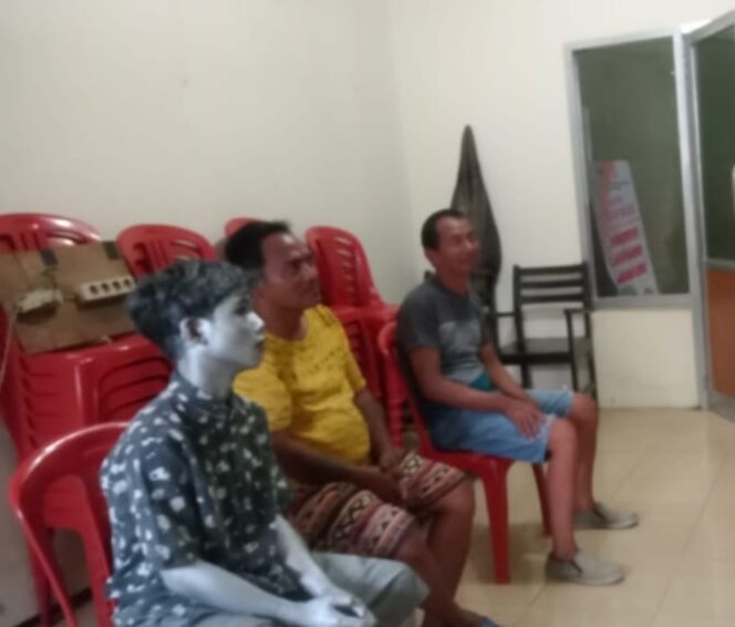 
Satpol PP Kota Pasuruan Amankan Manusia Silver dan Pengamen Bocah