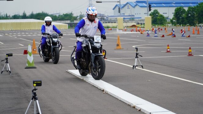 
Perdana, 5 Instruktur AHM Safety Riding Park Siap Bersaing di Thailand