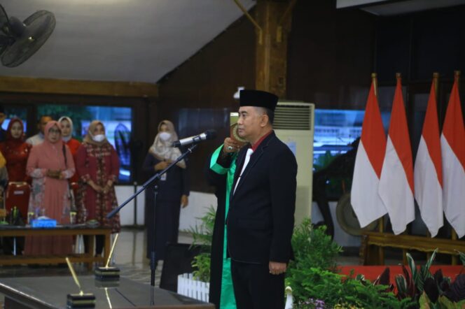 
Ugas Irwanto Dilantik Sebagai Sekda Kabupaten Probolinggo