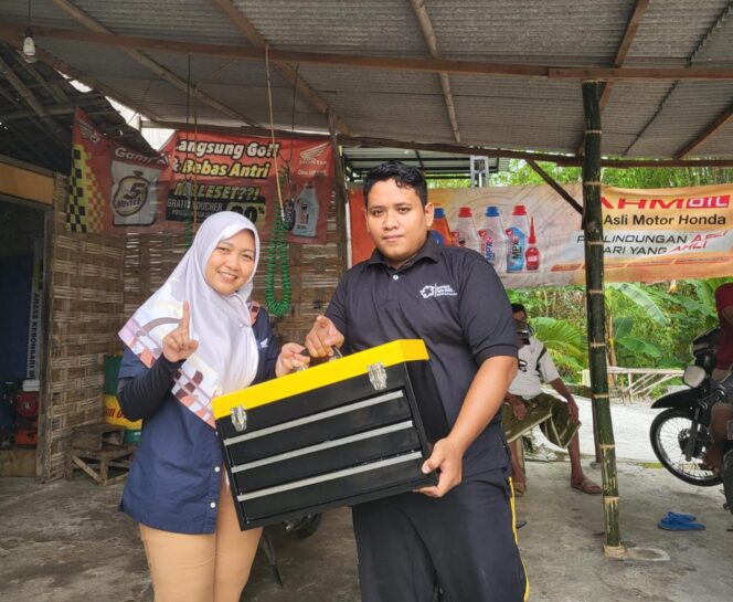 
Bengkel Alumni SMK Binaan MPM Honda Jatim Terima Bantuan Peralatan Bengkel