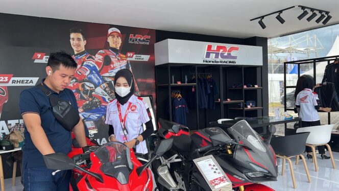 
Ramaikan WSBK, AHM Siapkan Program Khusus dan Rilis Apparel Baru
