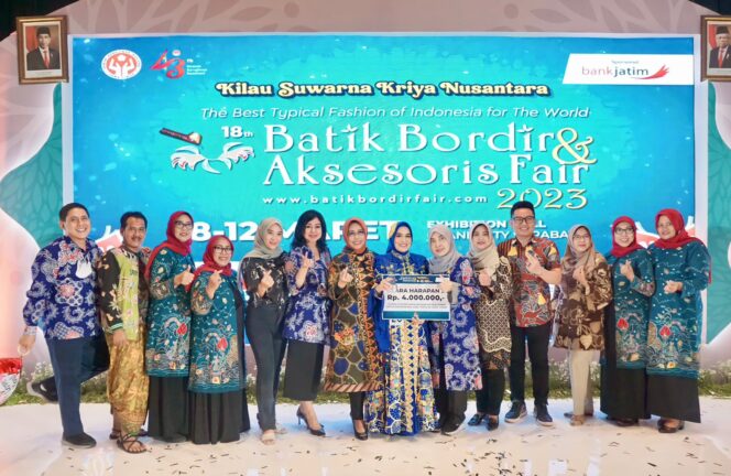
Kota Pasuruan Sabet Juara Lomba Fashion Show Batik