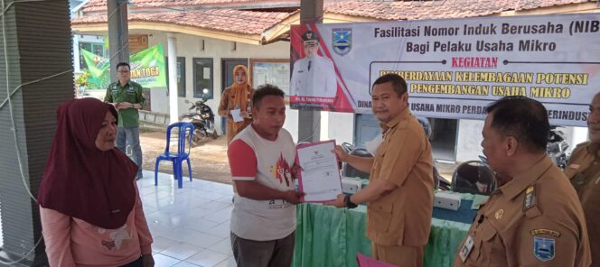 
DKUPP Kabupaten Probolinggo Berikan Fasilitasi NIB Bagi Pelaku Usaha Mikro