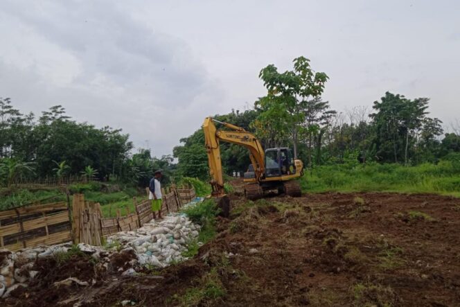 
Cegah Banjir, Sungai Kertosono Dinormalisasi