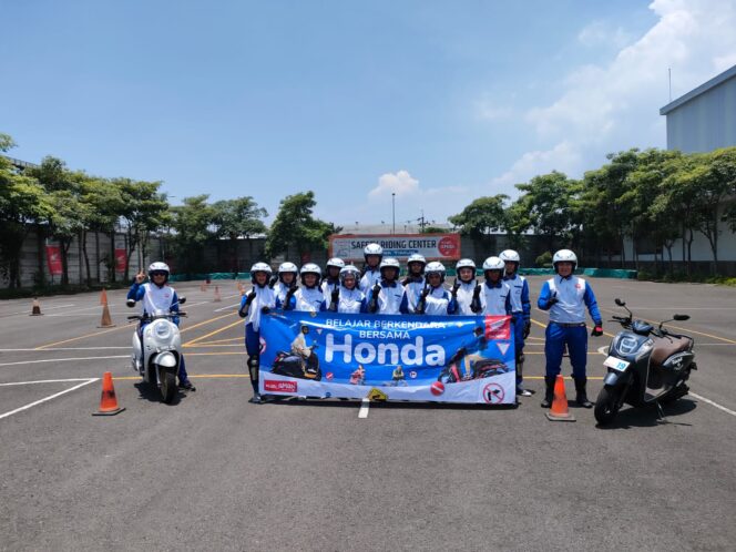 
Tips #Cari_Aman Saat di Jalan, Belajar Safety Riding dengan Menyenangkan di MPM Safety Riding Center