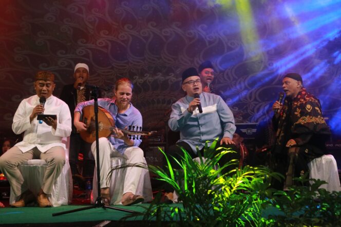 
Mustafa Debu Ramaikan Pentas Seni Budaya Religi Harjakapro ke-277