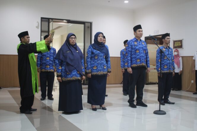 
Wabup Timbul Lantik 8 Pejabat Fungsional