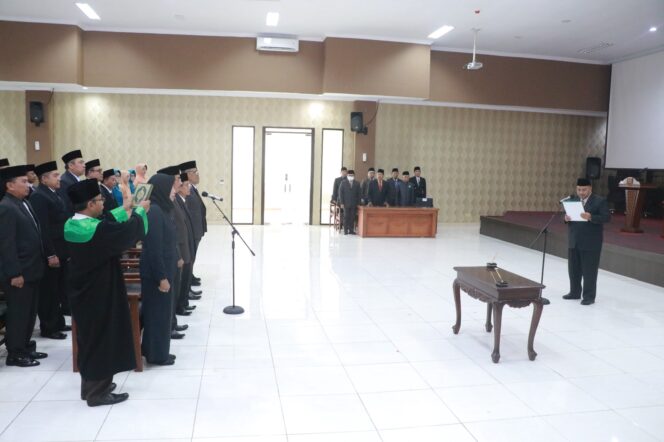 
Puluhan Pejabat Eselon III dan IV Dimutasi