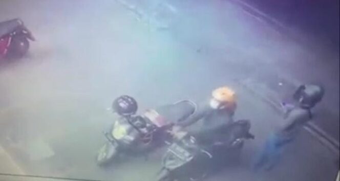 
Aksi Pencurian Motor di Minimarket Pasuruan Terekam CCTV