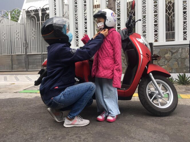 
Yuk, Pahami Cara Cari Aman Berkendara dengan Anak Naik Motor