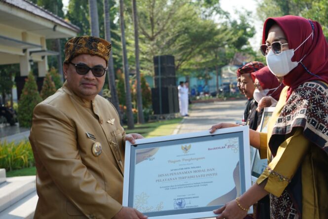 
Lima OPD Terima Penghargaan Program ASN Taat Pajak 2023