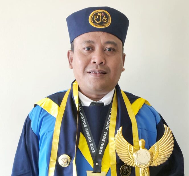
Kades Krejengan Raih Penghargaan Paralegal Justice Award 2023