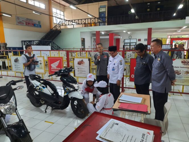 
Jaga Kualitas Guru dan Siswa, MPM Honda Jatim Tambah Tempat Uji Kompetensi