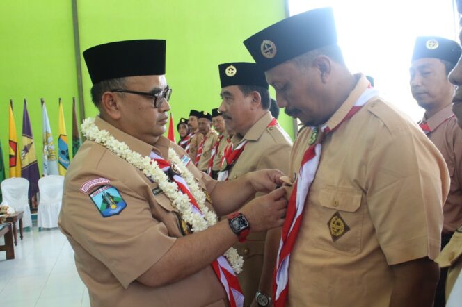 
Wabup Timbul Lantik Puluhan Pengurus Pramuka di Wilayah Gending