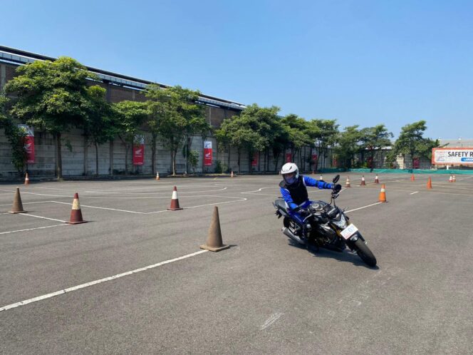 
Begini Tips Teknik Terjatuh dari Motor yang Aman